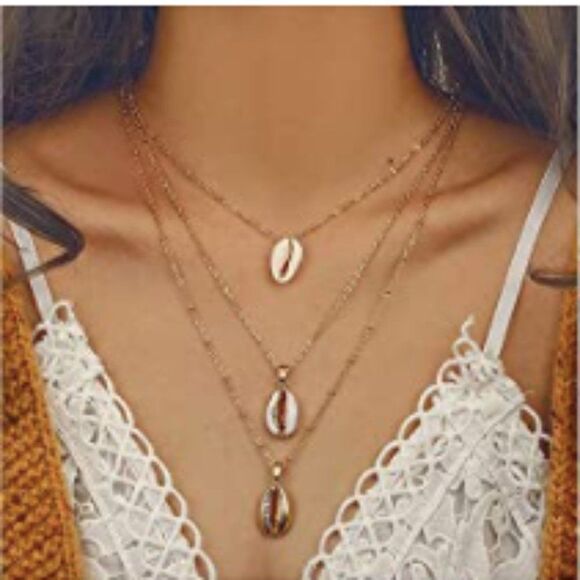 🔅🆕🔅💫 Gold Tone 3 layer Shells 🐚 Necklace✨💫 - Picture 1 of 8